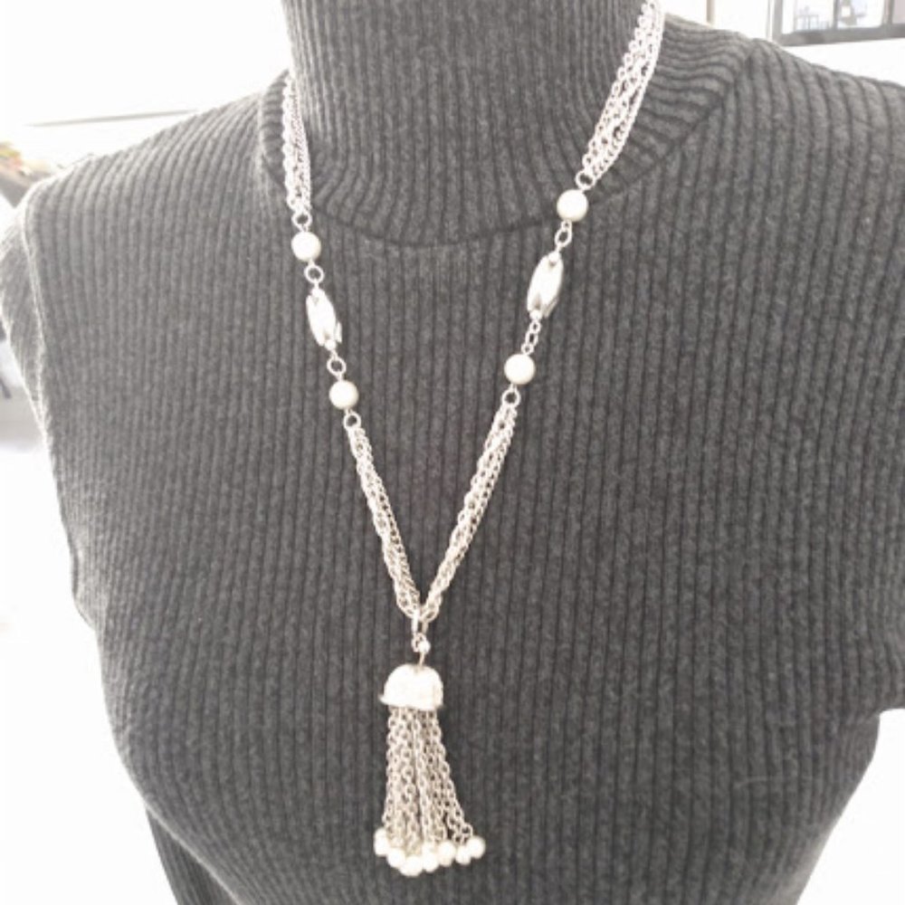 Beautiful Vintage 70s Silver Tone Tassel Necklace with Faux Pearls